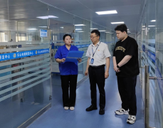 66岁的龚爱红用脚步测量...内容简介：全记者闫亚